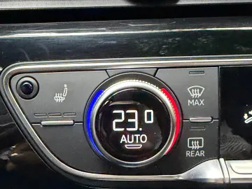 Car image 32