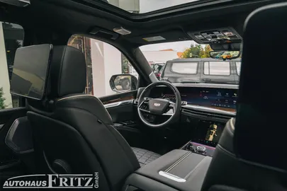 Car image 30