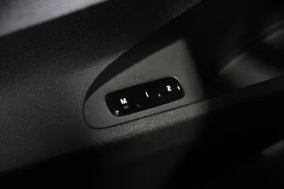 Car image 32