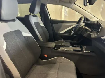 Car image 33