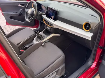Car image 12