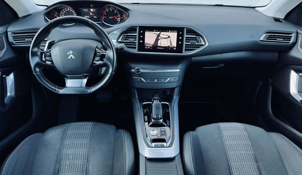 Peugeot 308 1.5 BlueHDi Allure 96 kW image number 9