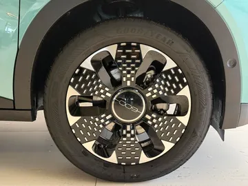 Car image 24