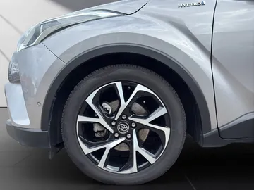 Car image 21