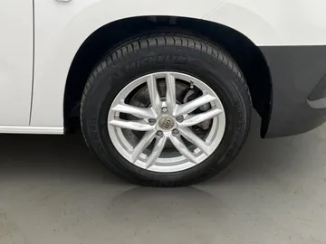 Car image 31