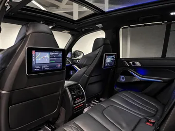 Car image 26