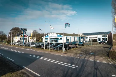 Car image 4