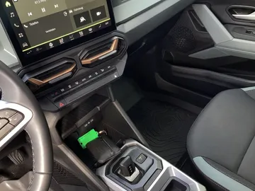 Car image 19