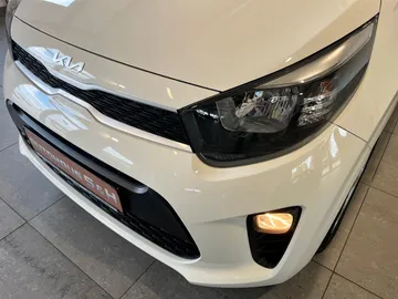 Car image 27