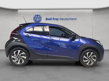 Car image 3