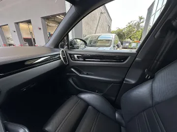 Car image 43