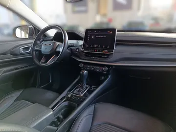 Car image 25