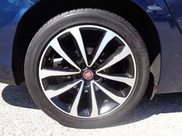 Car image 29