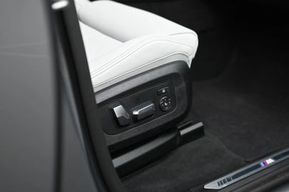 Car image 36