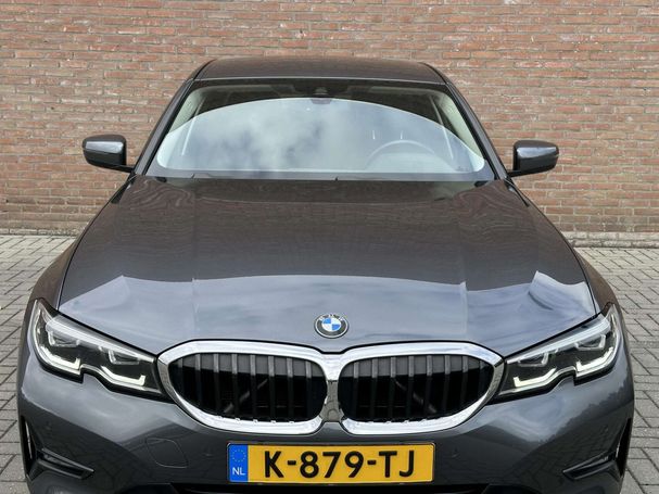 BMW 320i 135 kW image number 14