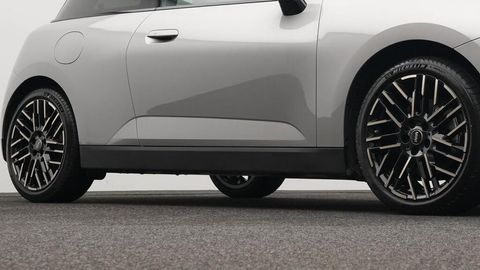 Car image 22