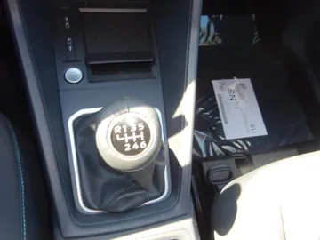Car image 33