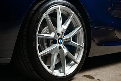 Car image 36