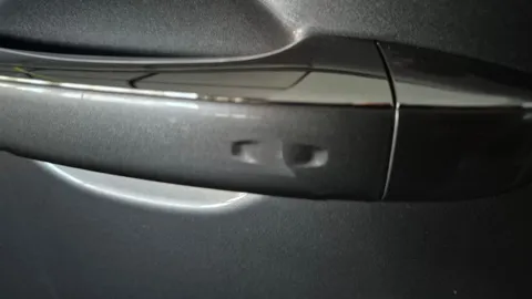 Car image 28