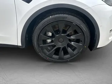 Car image 32