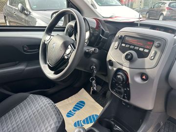 Car image 26