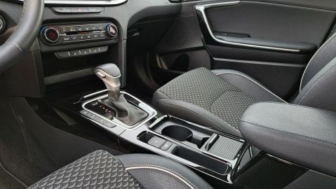 Car image 32