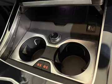 Car image 29