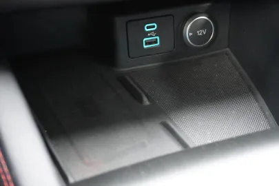 Car image 40