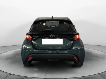 Car image 4