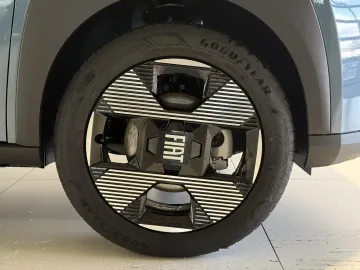 Car image 24