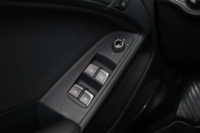 Car image 30