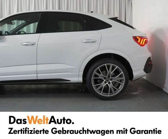 Audi Q3 35 TFSI S-line 110 kW image number 6