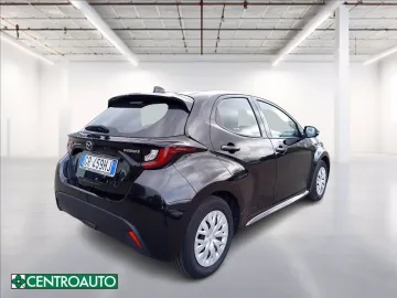 Car image 4