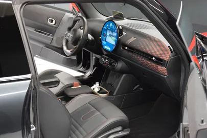 Car image 25