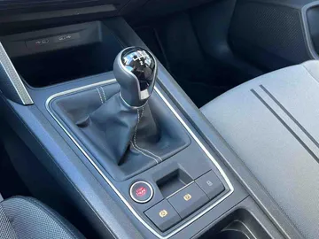 Car image 28