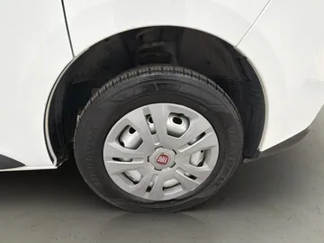 Car image 29