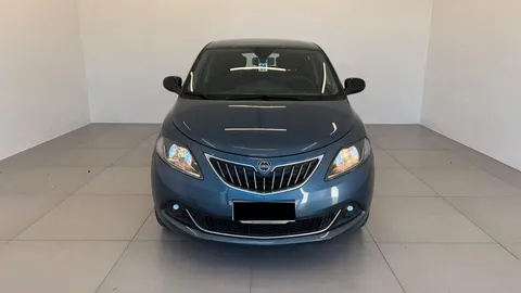 Car image 3