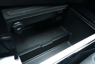 Car image 32
