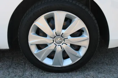 Car image 29