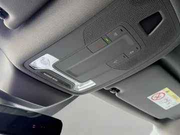 Car image 35