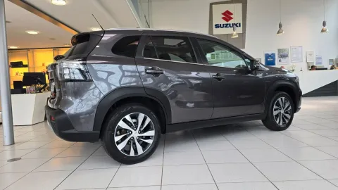 Car image 4