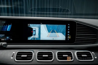 Car image 26
