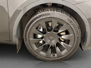 Car image 35
