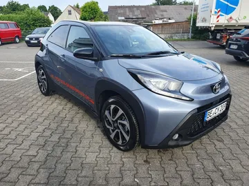Car image 2
