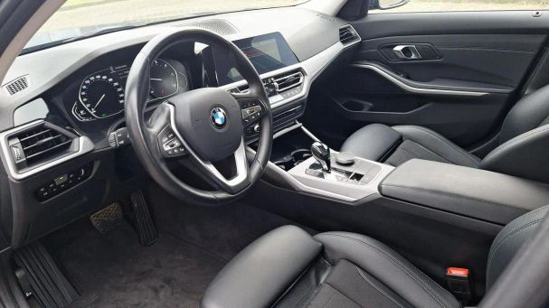 BMW 318d Touring Advantage 110 kW image number 11