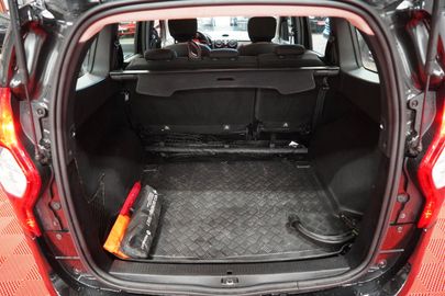 Car image 30