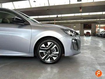 Car image 27