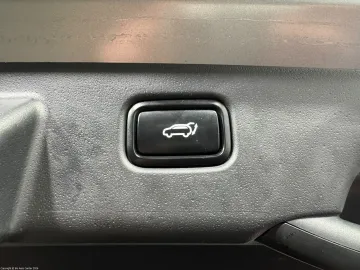 Car image 32