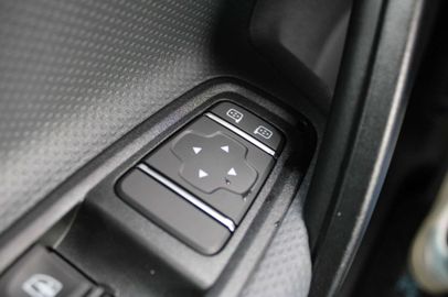 Car image 36