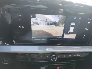 Car image 26